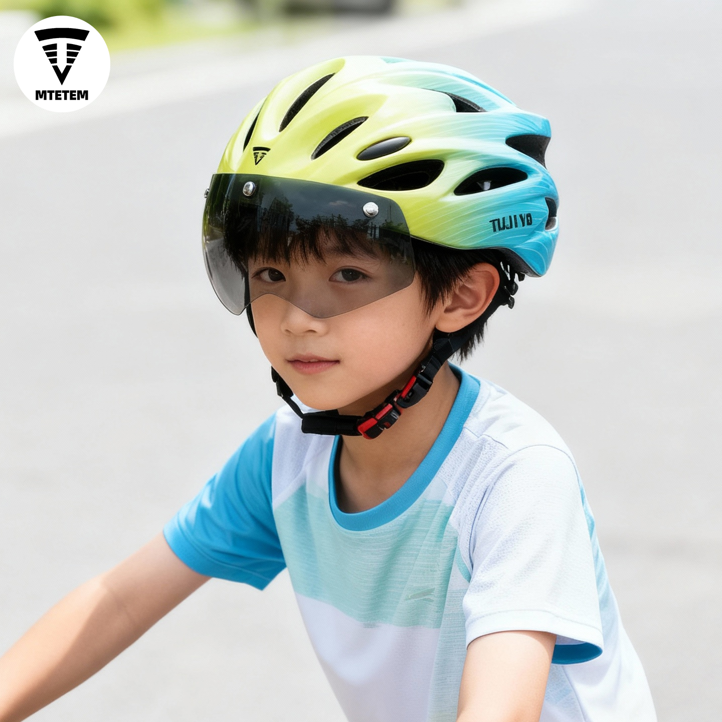 儿童骑行头盔带风镜安全护具