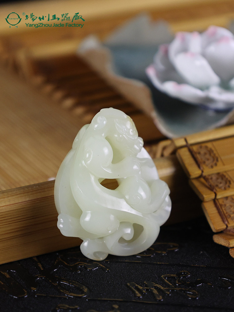 玉缘和田玉新疆白玉山料螭龙吊坠细腻油润雕工精美男士大师作品