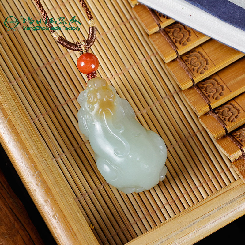 玉缘天然和田玉新疆且末山料瑞兽挂件吊坠带糖油润细腻扬州玉器厂
