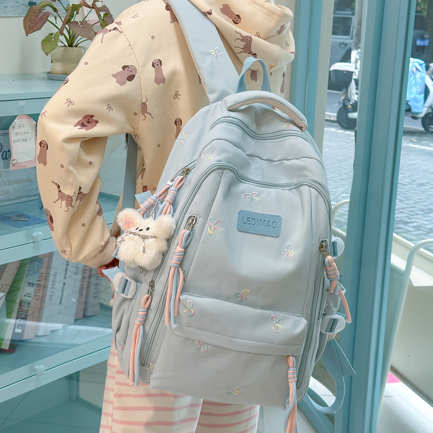 高颜值书包女小学生五六年级