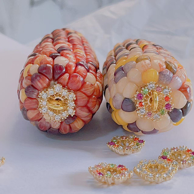 DIY饰品配件文玩玉米花托合金保色镶锆石花心花蕊小玉米多彩底托