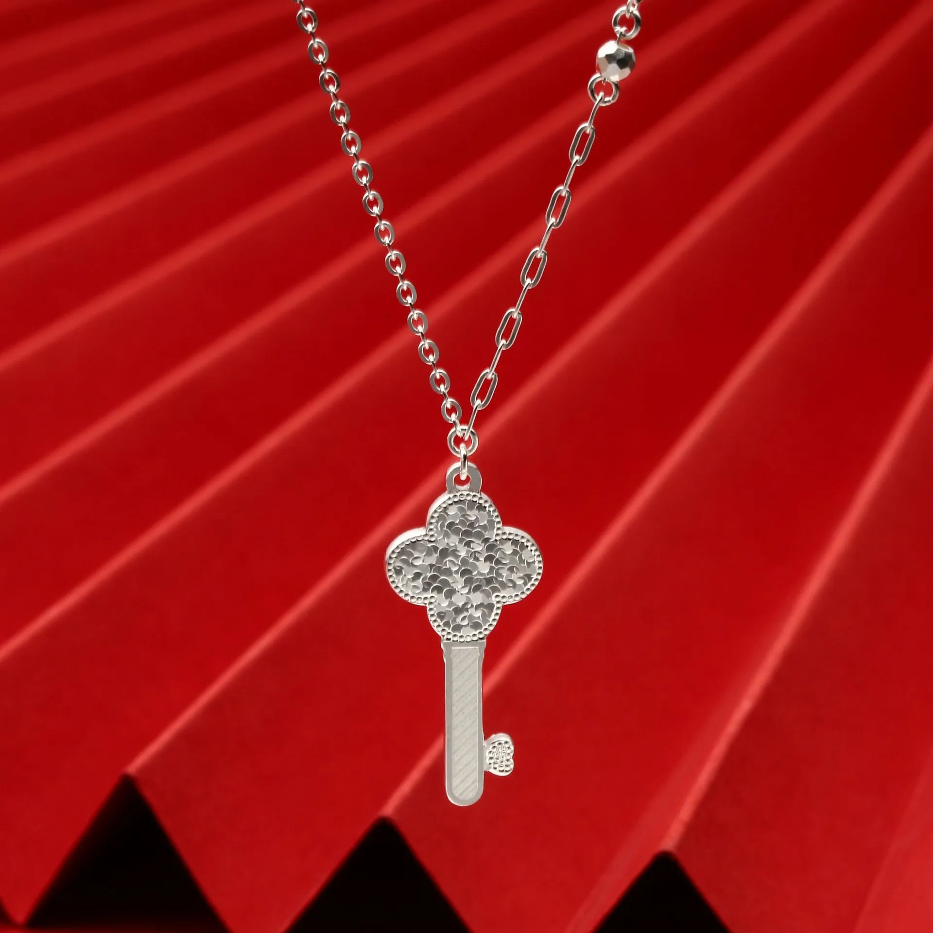 7798号足银999.9碎冰冰四叶草钥匙流苏项链龙鳞国风吊坠项链爆款