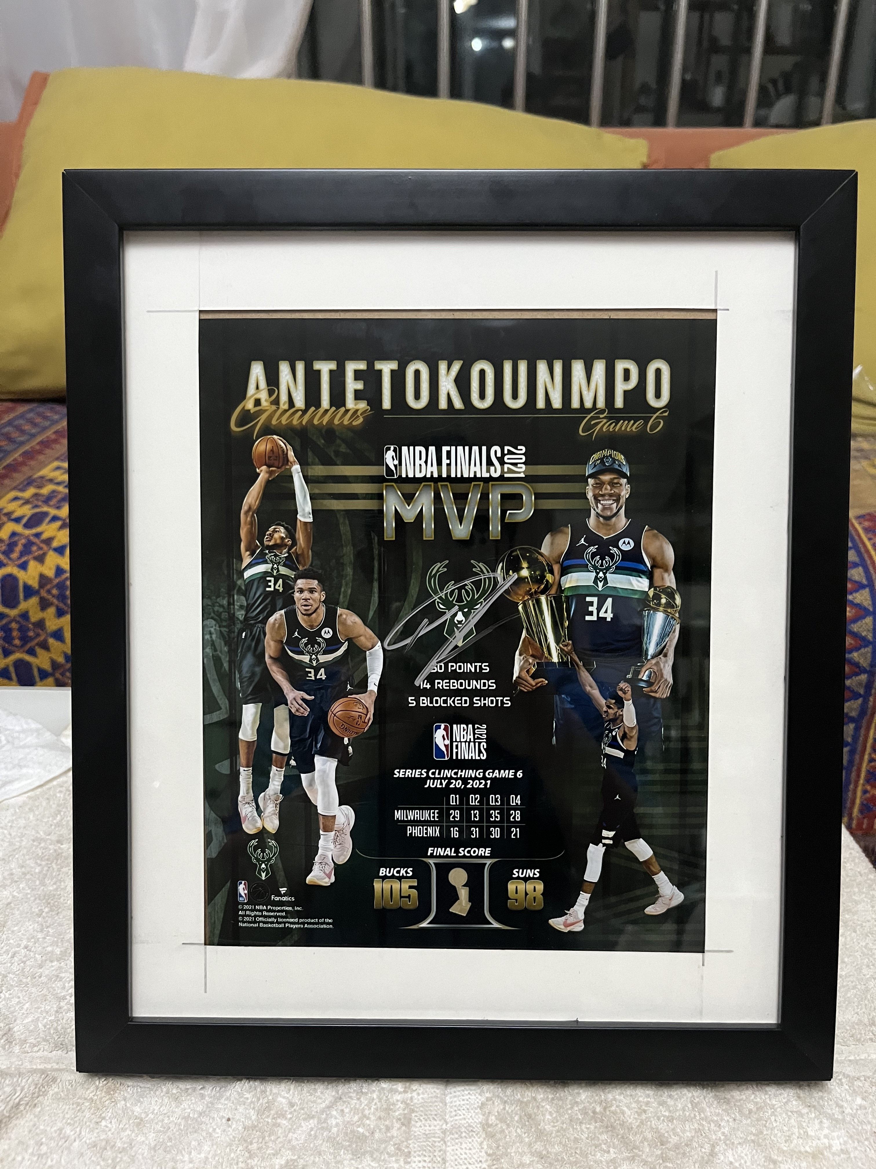 字母哥亲笔签名十寸大照片  裱框收藏  现货秒发