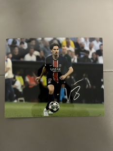 维蒂利亚亲笔签名十寸大照片 巴黎葡萄牙球星