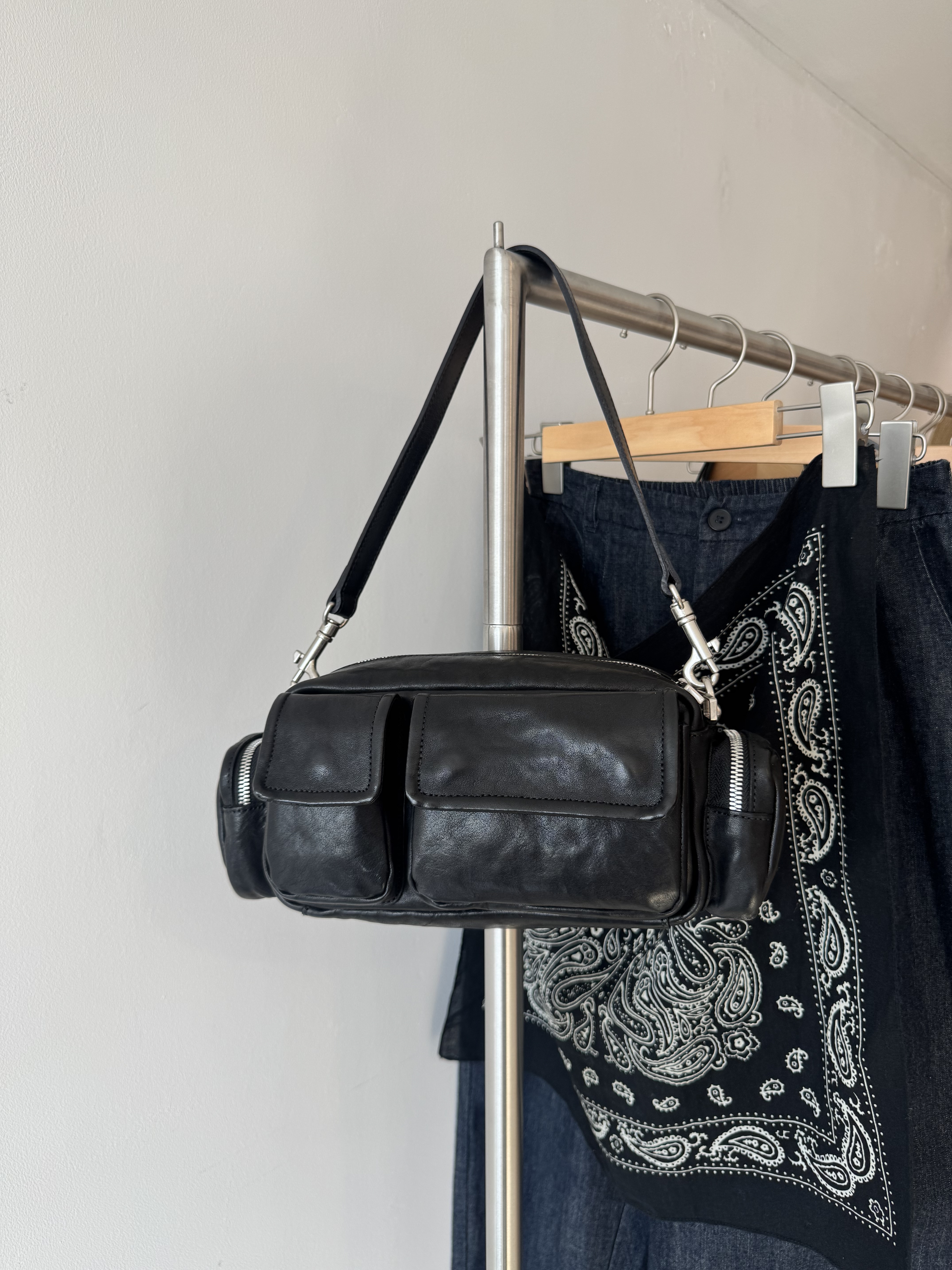 ZOEYLEE 进口植鞣牛皮复古机车包 多口袋单肩斜挎包法棍包女包