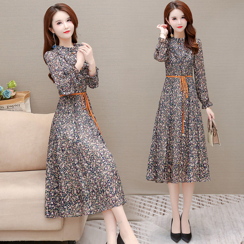 高个子连衣裙秋冬碎花长款大衣内搭收腰显瘦别致年轻妈妈法式甜美