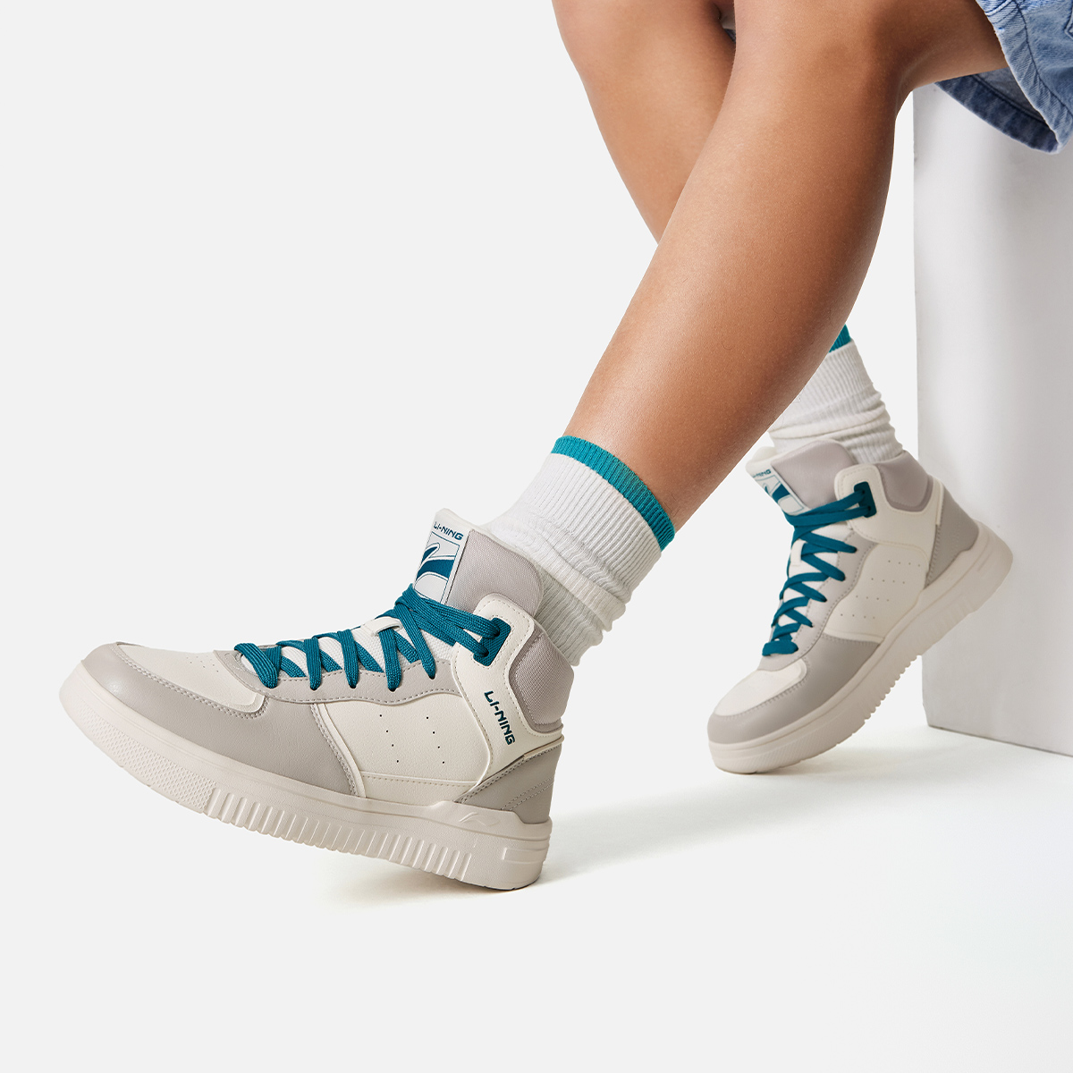 李宁青云HI男子减震回弹高帮经典复古耐磨系带休闲鞋AGCU549