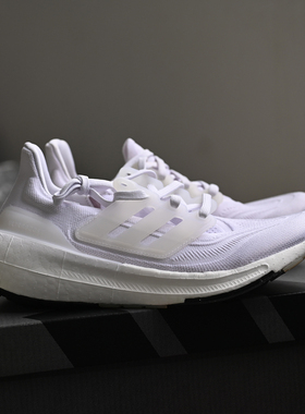 Adidas/阿迪达斯 Ultraboost Light 男女缓震跑步鞋 GY9350 9351