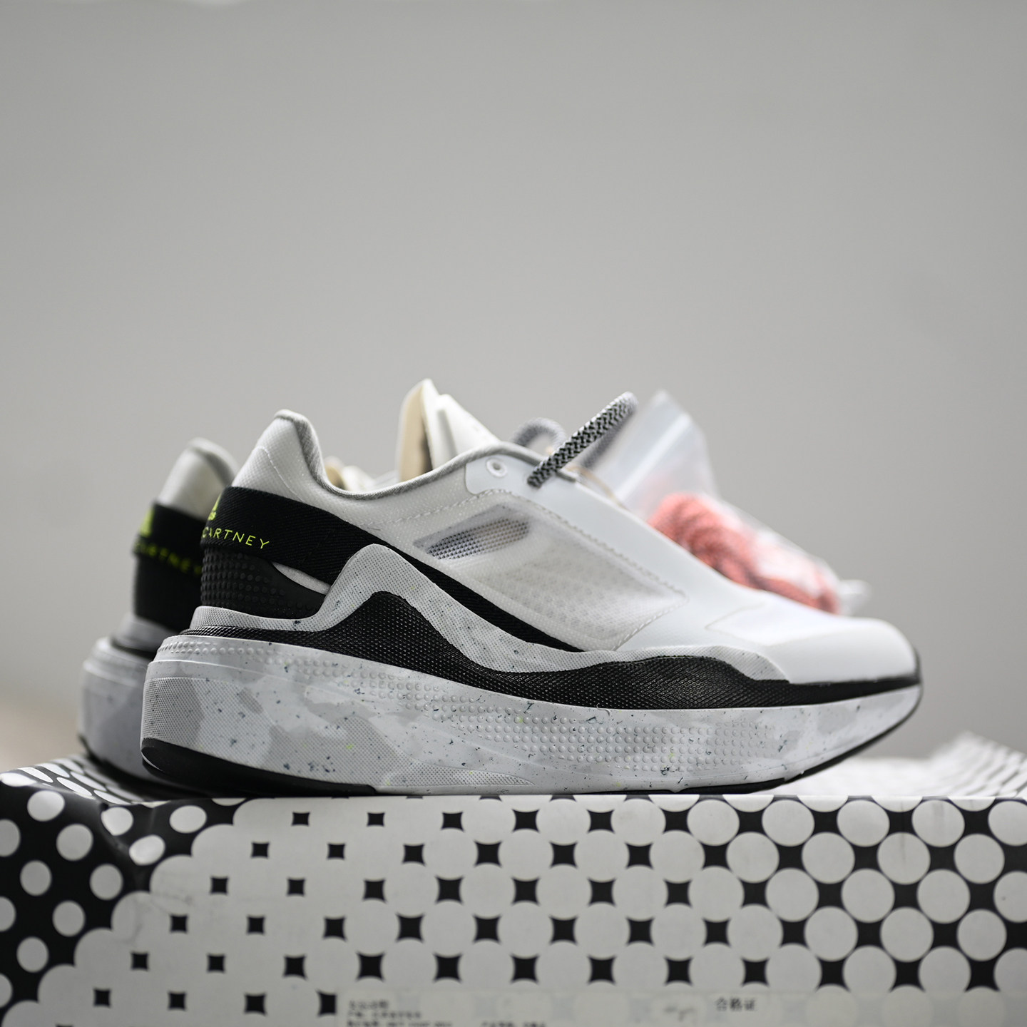 Adidas/阿迪达斯 Earthlight 女子减震透气运动跑步鞋GY6061 6060