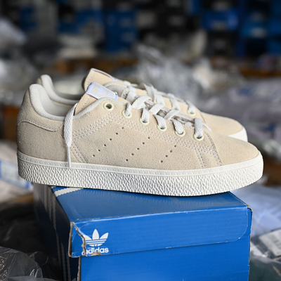 阿迪达斯三叶草女子复古运动板鞋