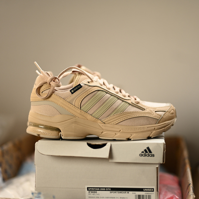 阿迪达斯男女缓震运动跑步鞋