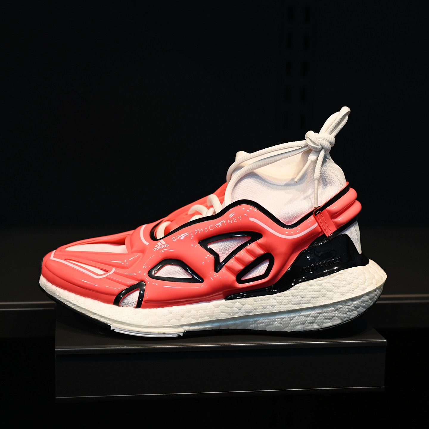 Adidas/阿迪达斯aSMC UltraBoost女子缓震透气运动跑步鞋 GY6112