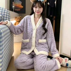 严选紫色珊瑚绒睡衣女秋冬新款加绒加厚字母套装V字领女士家居服
