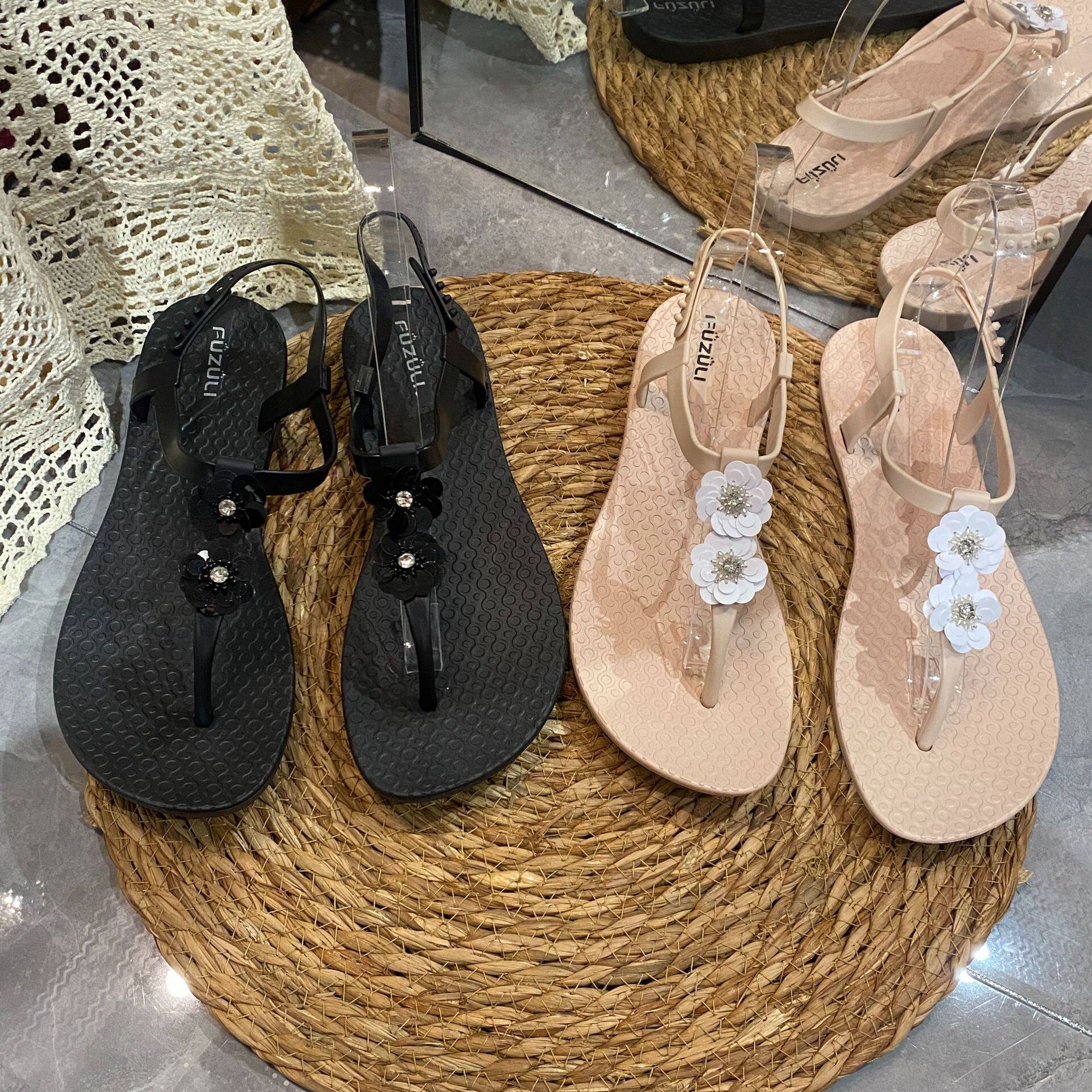 夏新款露趾平底凉鞋高级感罗马凉鞋外穿沙滩女轻便海滩度假人字拖