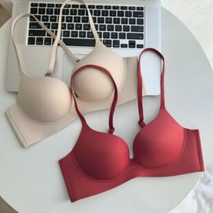 2026新一片式 深V小胸厚显大高级感无钢圈聚拢文胸罩红色内衣无痕