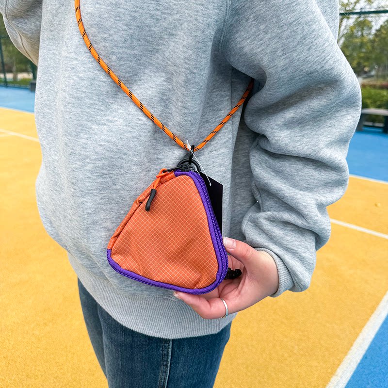 时尚潮流男女通用三角小挂包百搭撞色三角钥匙包出行便携耳机包