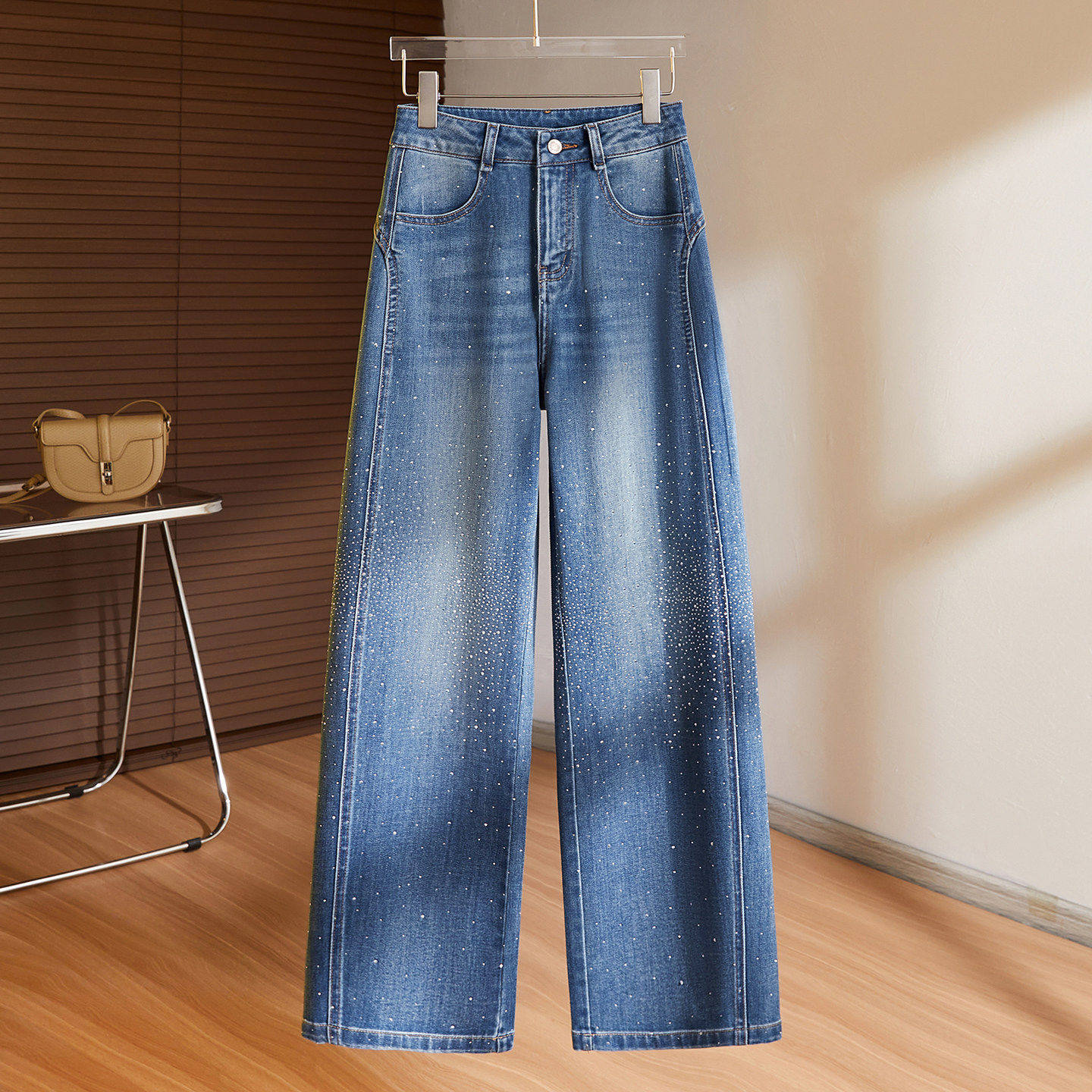 拉夏贝尔蓝色烫钻阔腿牛仔裤女春季2026年新款窄版高腰弯刀直筒裤,女装/女士精品,牛仔裤,淘宝优惠券,粉丝福利购,淘宝优惠卷