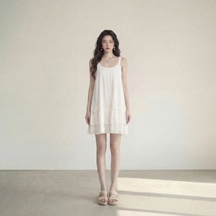 艾格法式 娃娃裙减龄短裙 甜美风白色吊带连衣裙女荷叶边宽松无袖