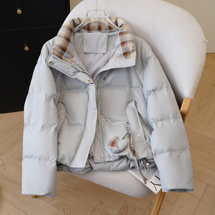 艾格时尚立领格子拼接羽绒服女短款宽松百搭减龄韩版厚款外套