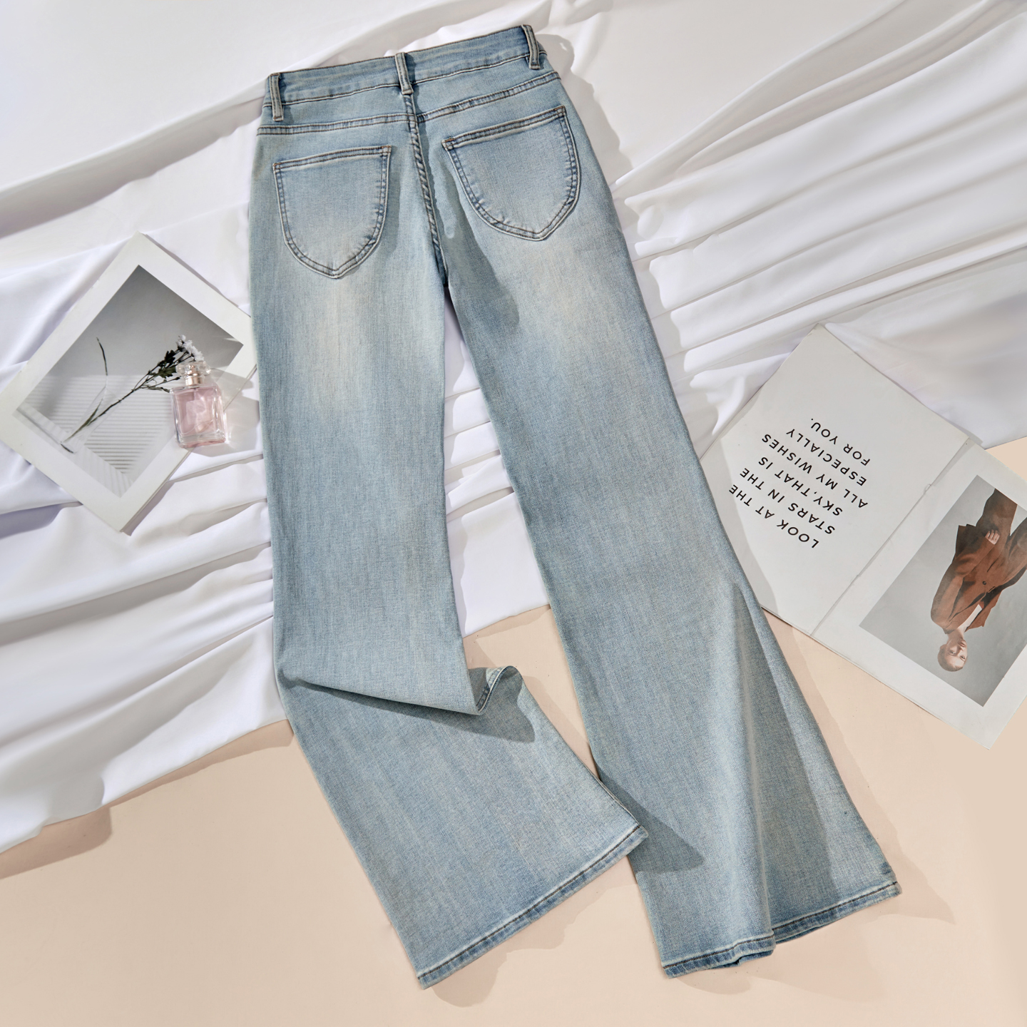 艾格浅蓝色低腰喇叭牛仔裤女2025秋冬拖地不贴腿显瘦百搭裤子