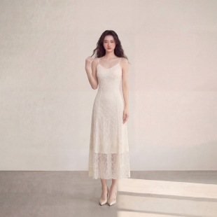 温柔风杏色吊带连衣裙 蕾丝长裙女2026法式 艾格夏季 度假修身