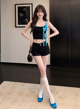 黑色高腰牛仔短裤女2026夏季新款双扣设计感休闲百搭显瘦包臀热裤