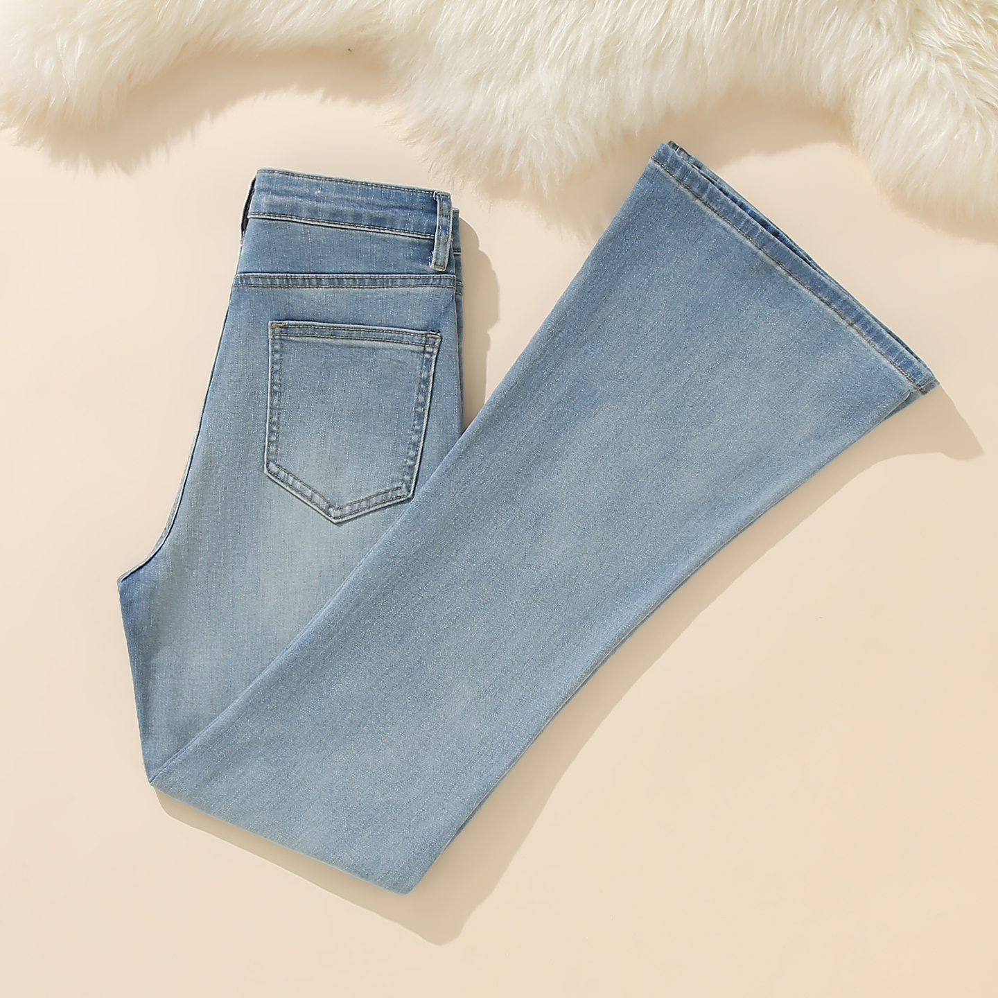 艾格水洗浅蓝色拖地牛仔秋冬高腰微喇裤百搭弹力显瘦马蹄裤子