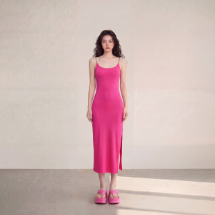 艾格洋气火龙果色女士度假风吊带裙带胸垫收腰显瘦A字简约连衣裙