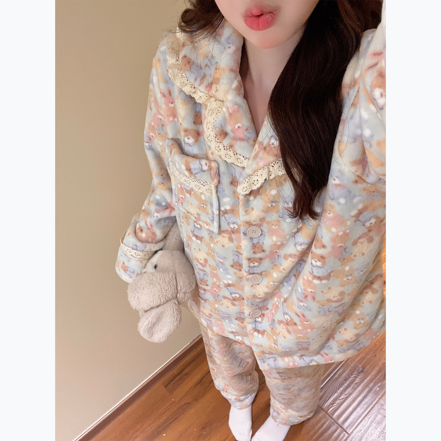 睡衣女款珊瑚绒秋冬季2026新款卡通小熊法兰绒加绒加厚家居服冬天