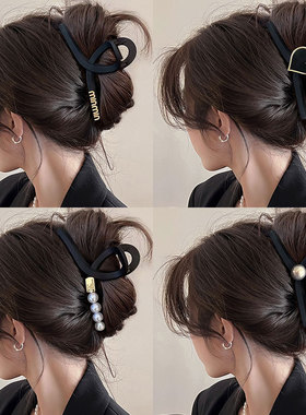 超大号简约气质字母抓夹女2025新款高级感后脑勺盘发鲨鱼夹子头饰