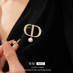 镶锆石猪鼻子珍珠圆形胸针感轻奢百搭别针个性 冷淡风服饰配件