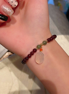 天然石榴石玉髓月兔手链女时尚轻奢风和田玉串珠手饰现货批发手链