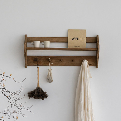 原木墙上玄关卧室隔板挂衣架