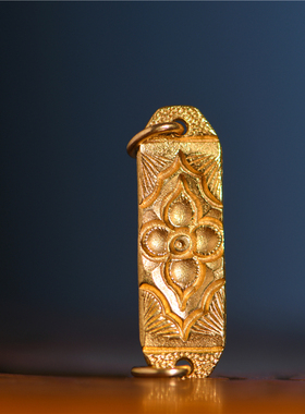 足金錾刻古法黄金吉祥花连接手牌