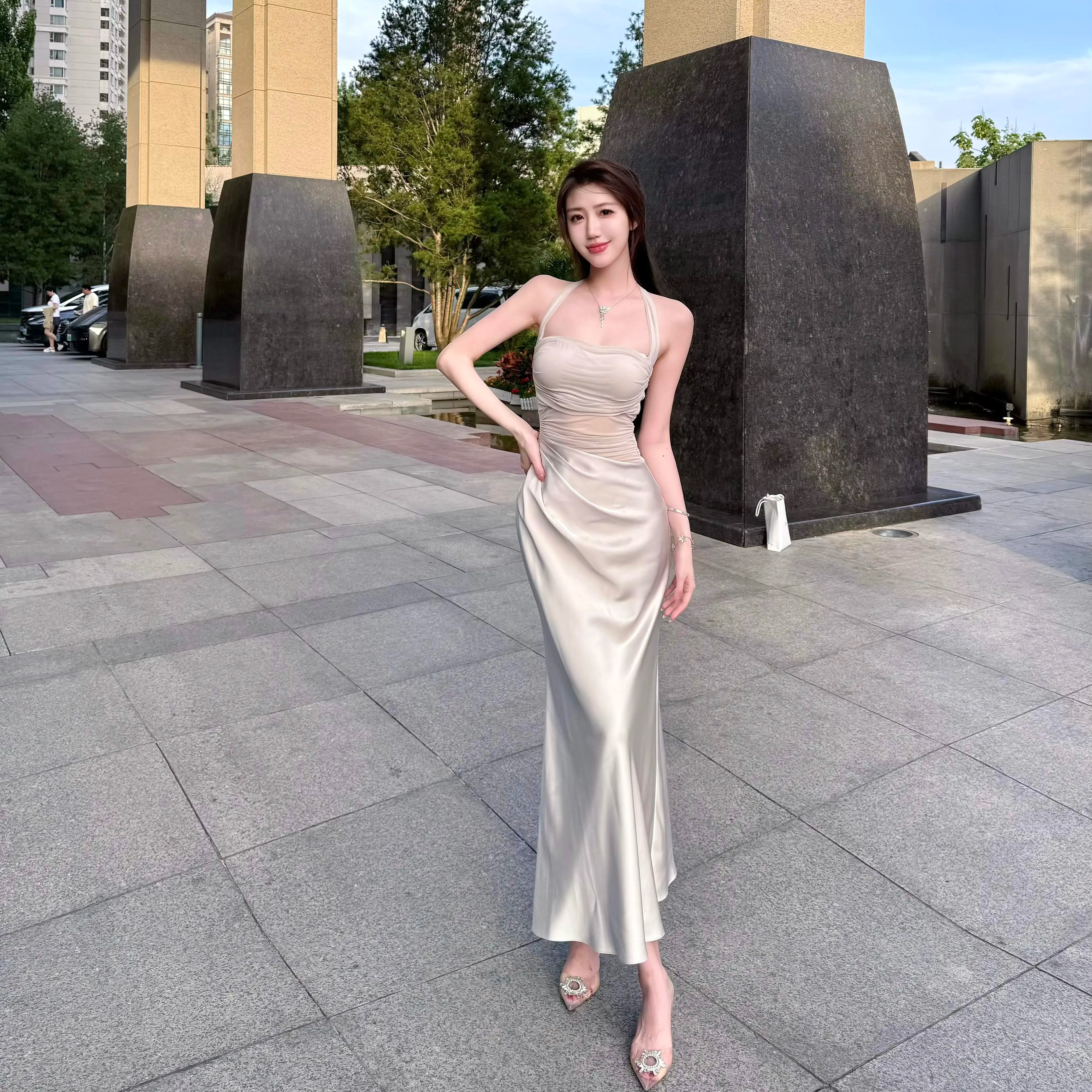 网纱拼接露背挂脖连衣裙女夏季缎面鱼尾裙收腰裙子纯欲风包臀长裙