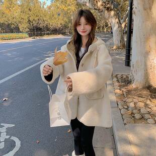 米色羊羔毛帽仿b126-906皮毛一体外套女冬小个子设计感厚保连加暖