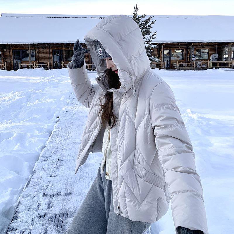 白色尚服奶简约休闲风羽时绒D115-C28女冬季新款白鸭绒连外帽套