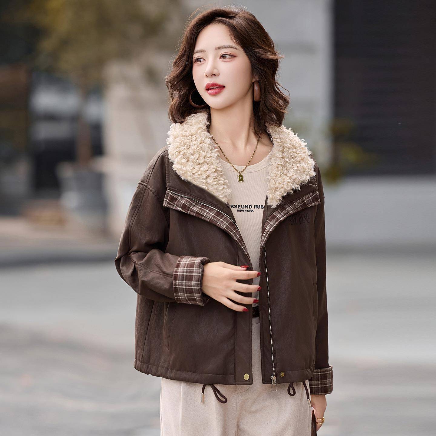 YB8956-12025款冬新外轻薄休闲显百搭时尚立领格子拼接加绒套女瘦