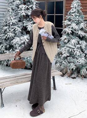 灰色子成搭配裙女冬季新款羊裙D120-TZ1羔毛马甲针织上衣半身三套