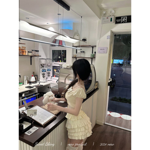 少女甜美显瘦蕾丝拼接短裙半身裙
