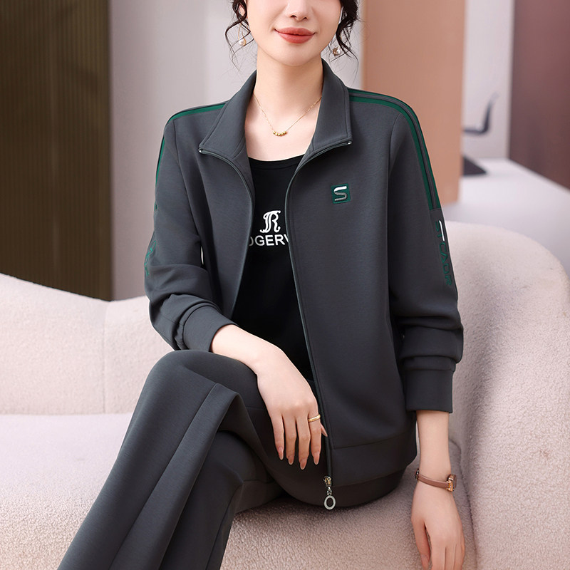 中年妈妈秋装外套中老年人运动套装女春秋宽松休闲服装三件套大码