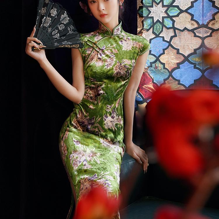 绿色丝绒旗袍2025新款女中国风高端大气上档次高考送考旗开得胜裙