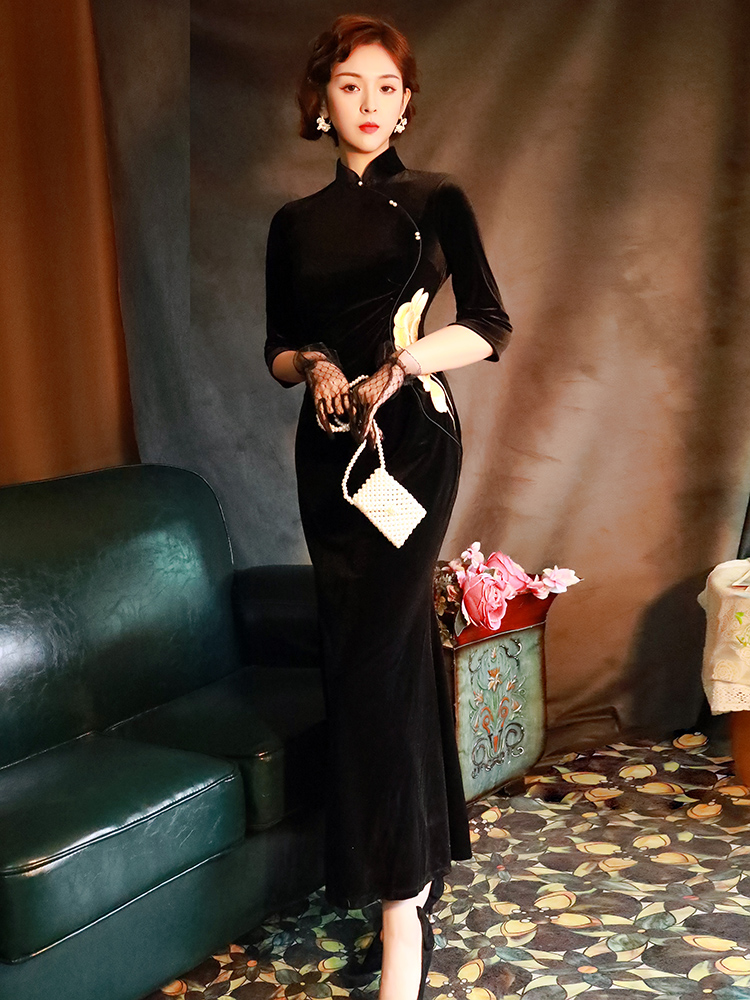 黑色丝绒改良鱼尾女长款冬季旗袍