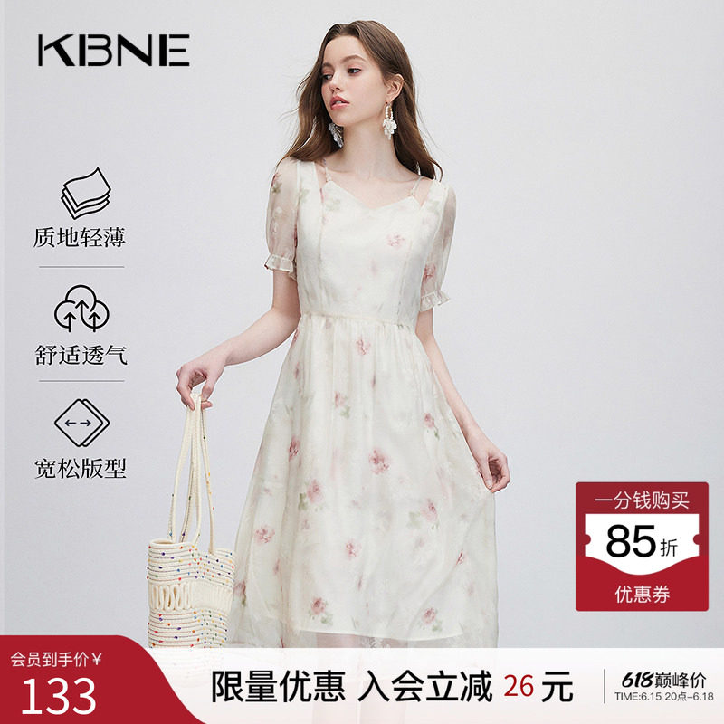 KBNE连衣裙女碎花裙气质V领中长裙2026夏季新款今年流行爆款裙子