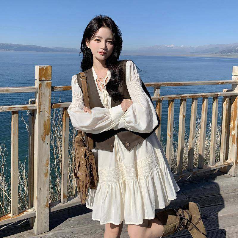 米白色温柔风长马袖连衣裙女秋季歇款复古新甲法式茶裙ZR2C007两