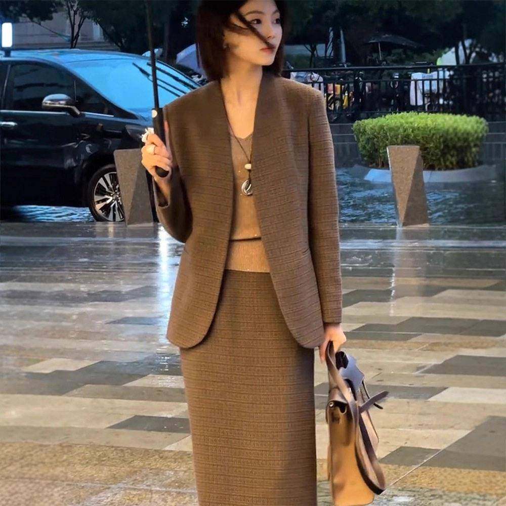 2025新款秋冬高端西装女两件套装胖mm显瘦半身裙通勤职业大码女装