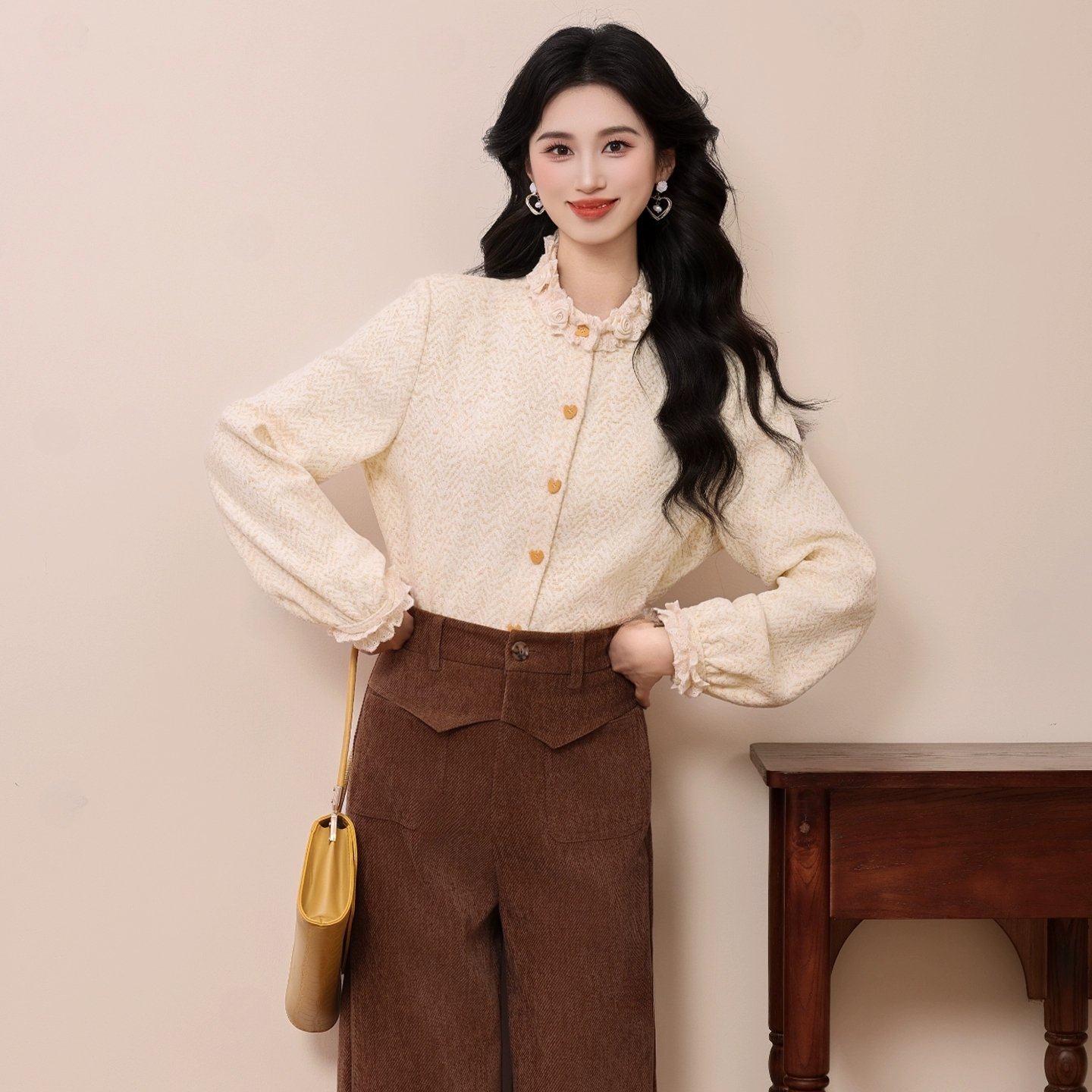 大码设计感花边领长袖衬衫女秋冬厚款洋气正肩上衣