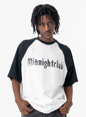 春夏新品潮牌拼色简约舒适感梵文模糊印花短袖T恤男