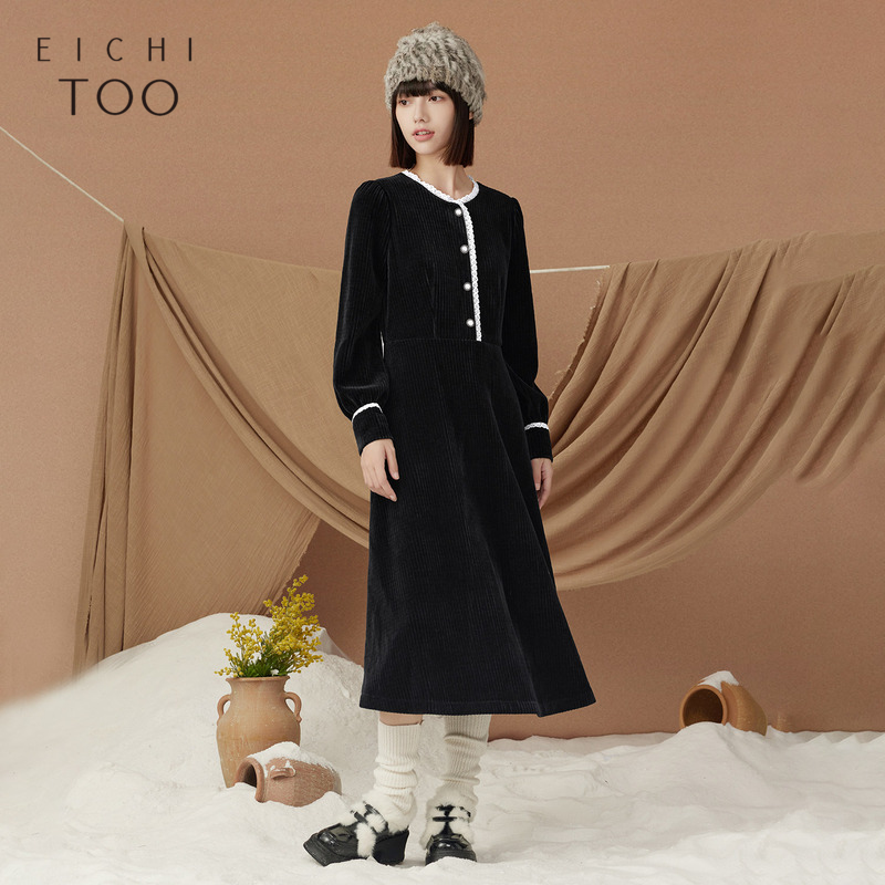 爱居兔冬季新款经典雪尼尔面料黑白撞色时尚连衣裙