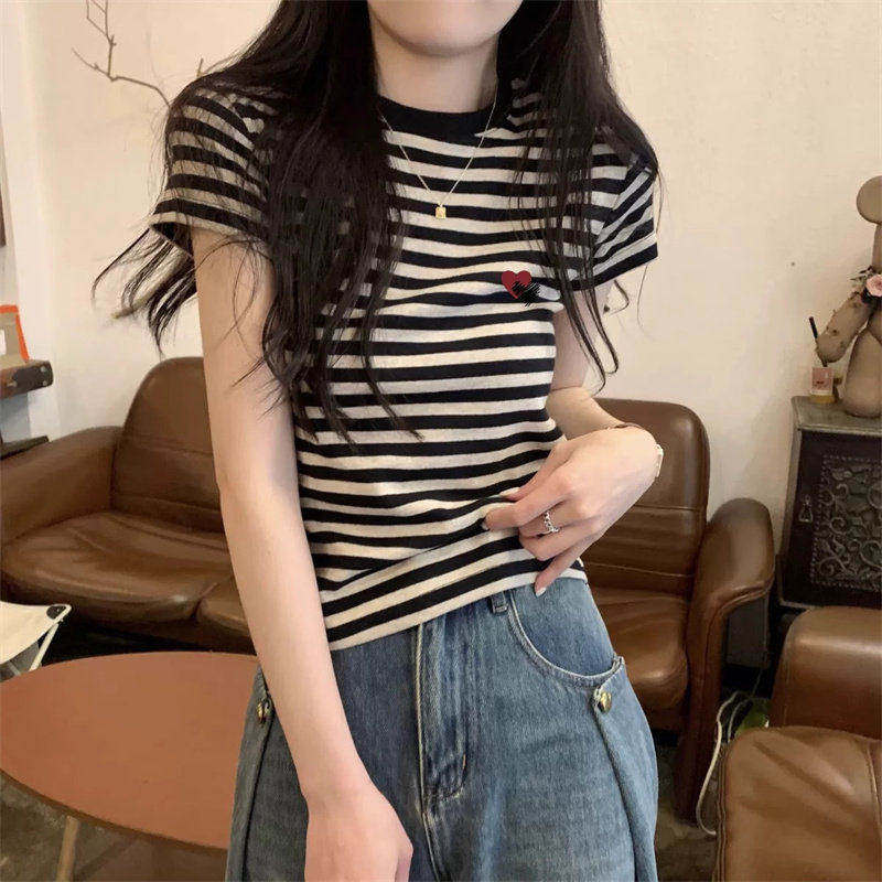 黑白条纹圆领短袖T恤女士2026春季新款复古港风宽松正肩t恤上衣